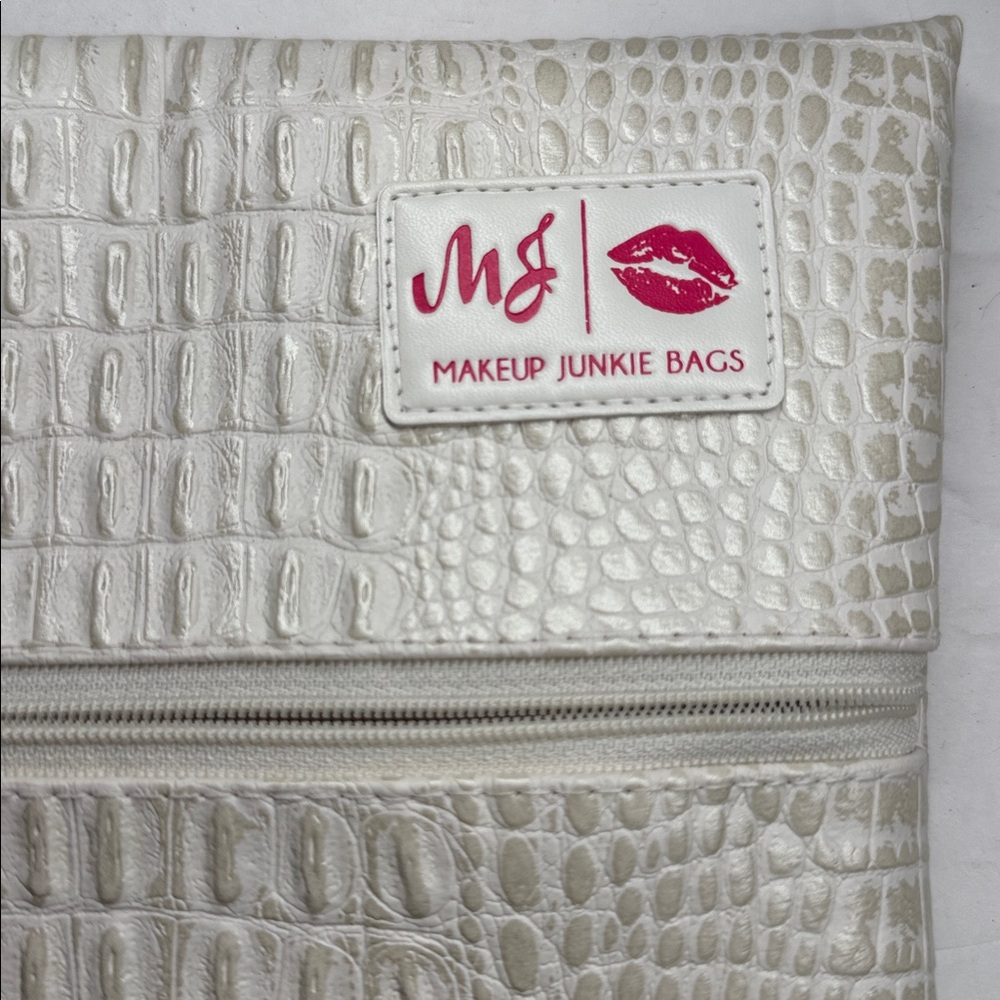 Makeup Junkie Bags White Crocodile Embossed Cosmetic Bag oink tassel NWT Travel - Picture 2 of 9